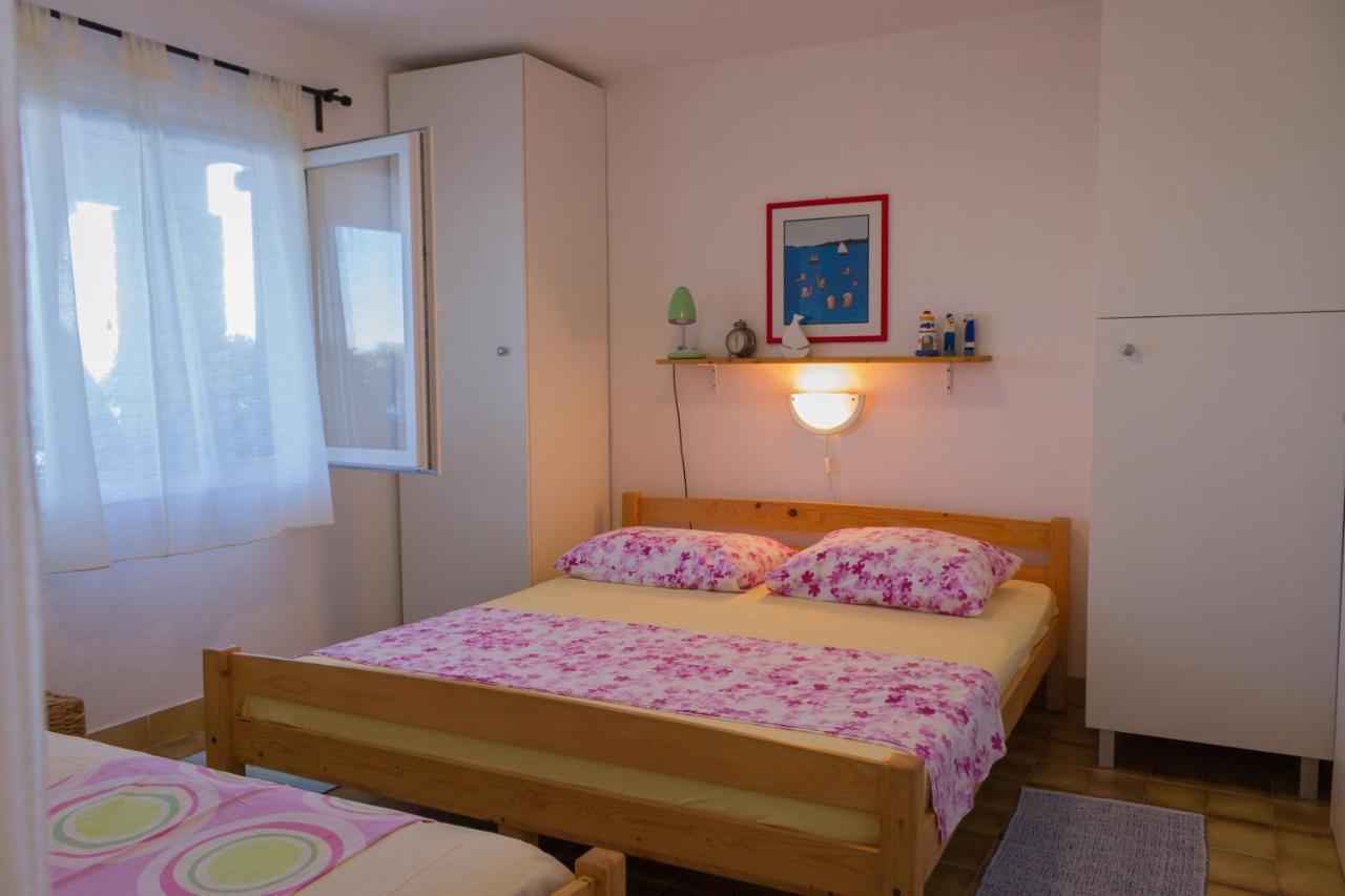 Apartments By The Sea Stomorska, Solta - 5190 Exterior foto